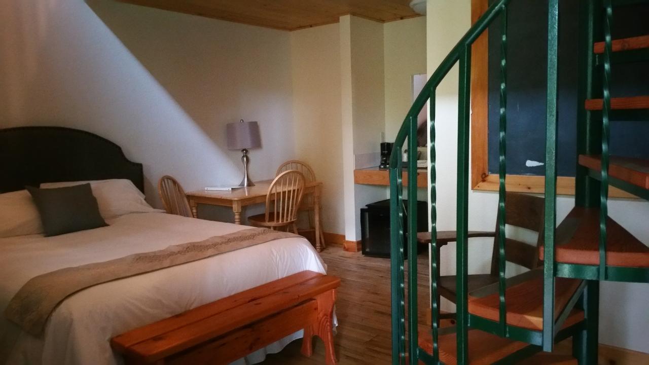 Lenroot Lodge Seeley Extérieur photo